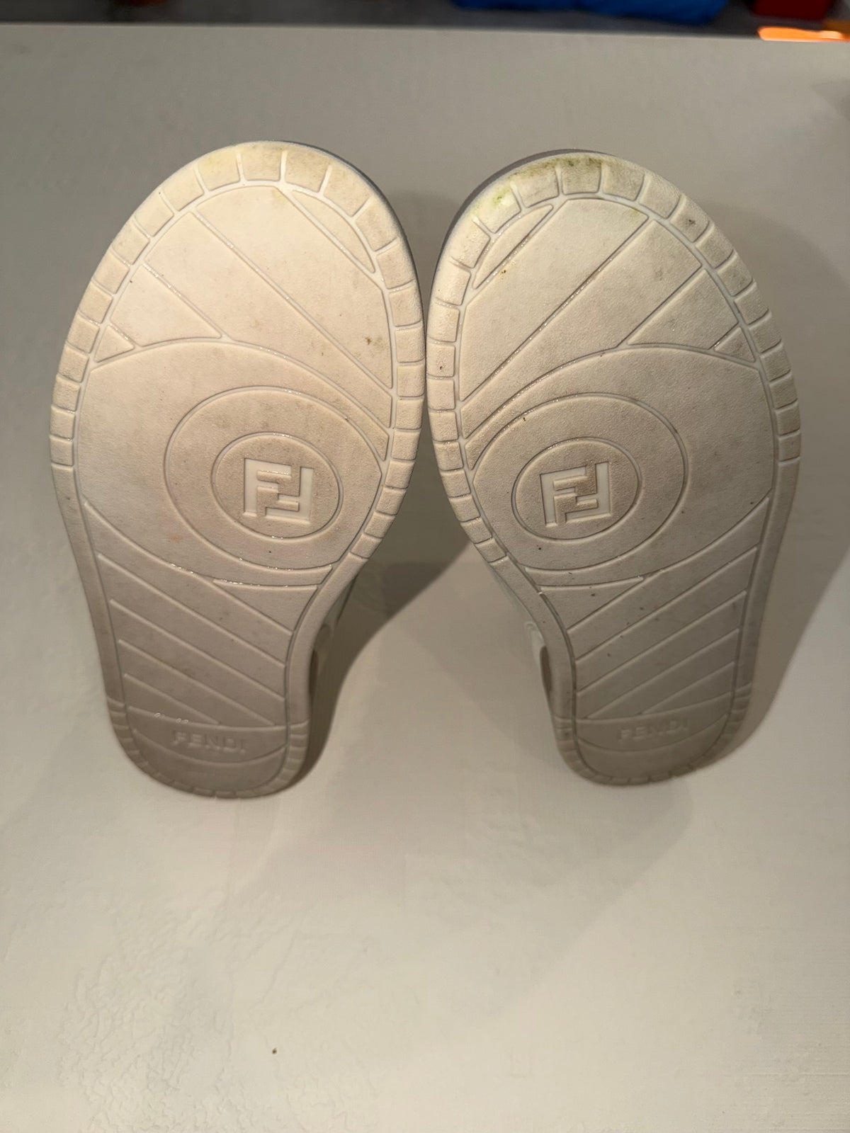 Fendi – Sneakers in pelle e suede panna e beige
