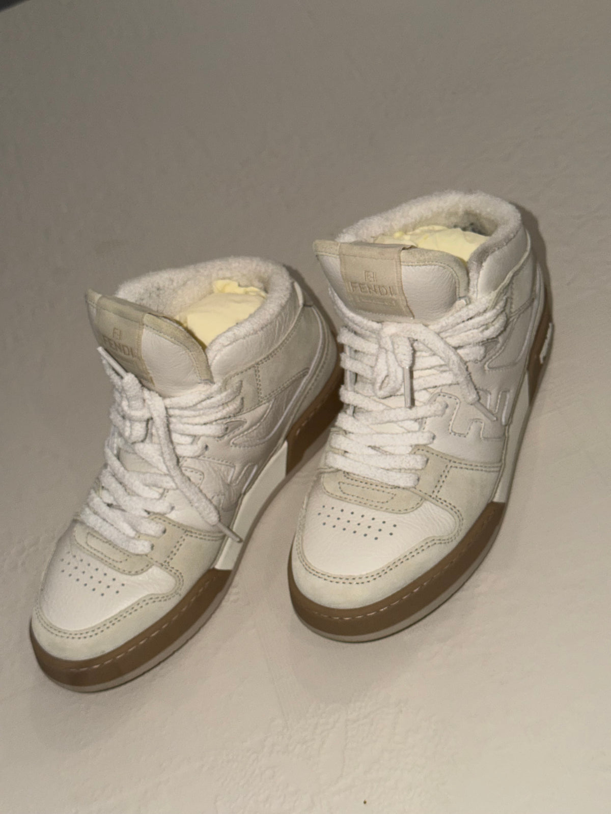 Fendi – Sneakers in pelle e suede panna e beige