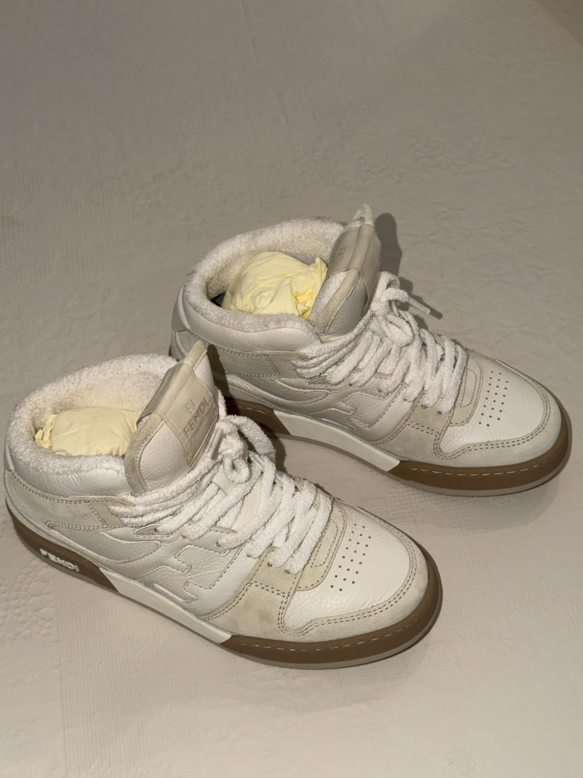 Fendi – Sneakers in pelle e suede panna e beige