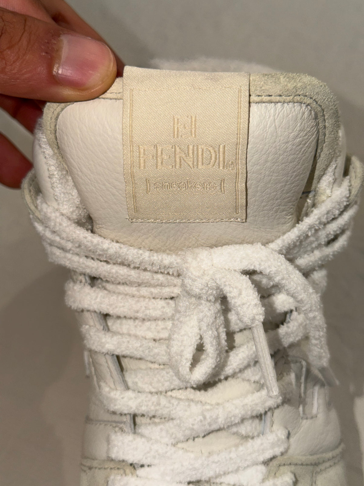 Fendi – Sneakers in pelle e suede panna e beige