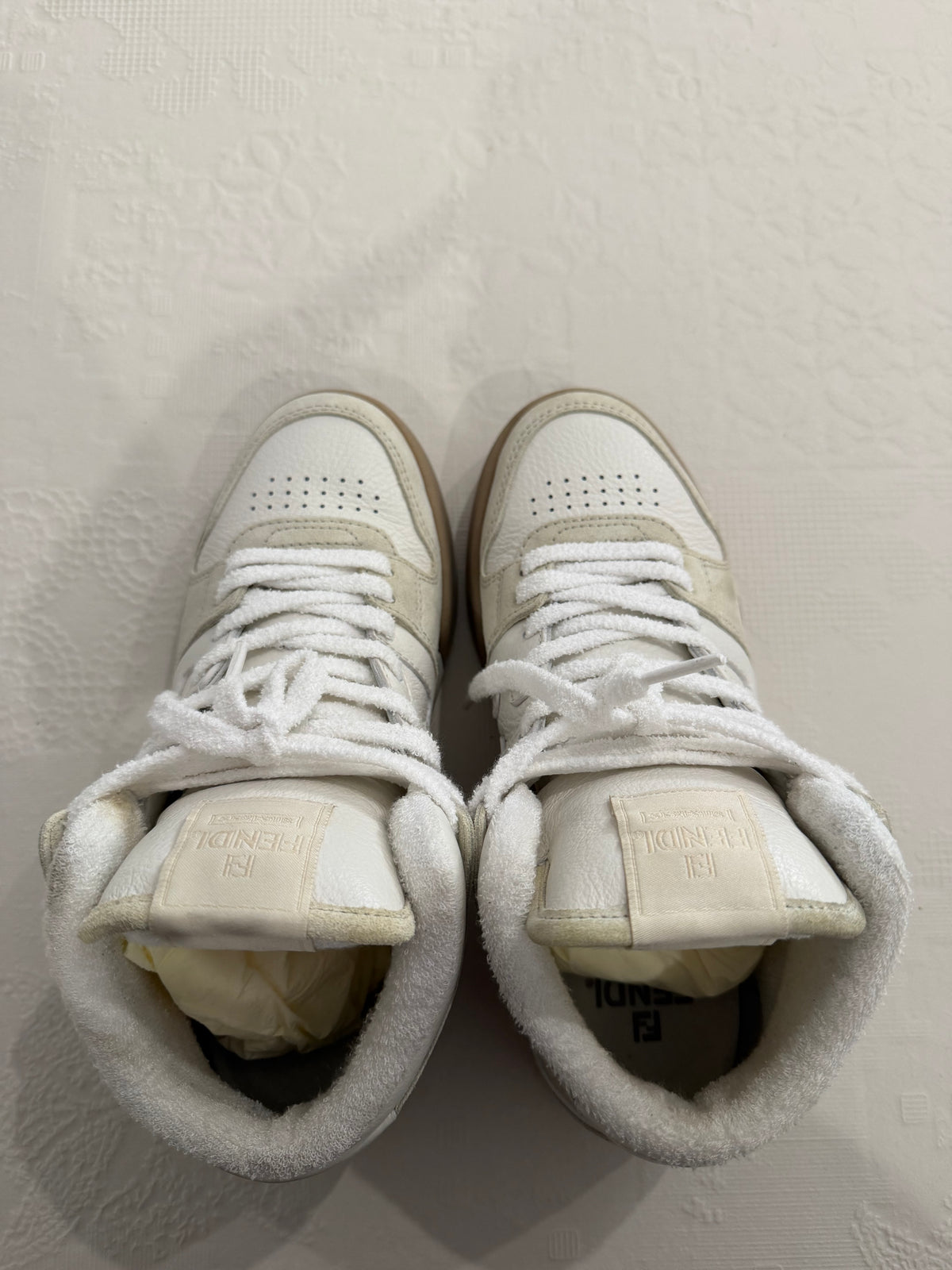 Fendi – Sneakers in pelle e suede panna e beige