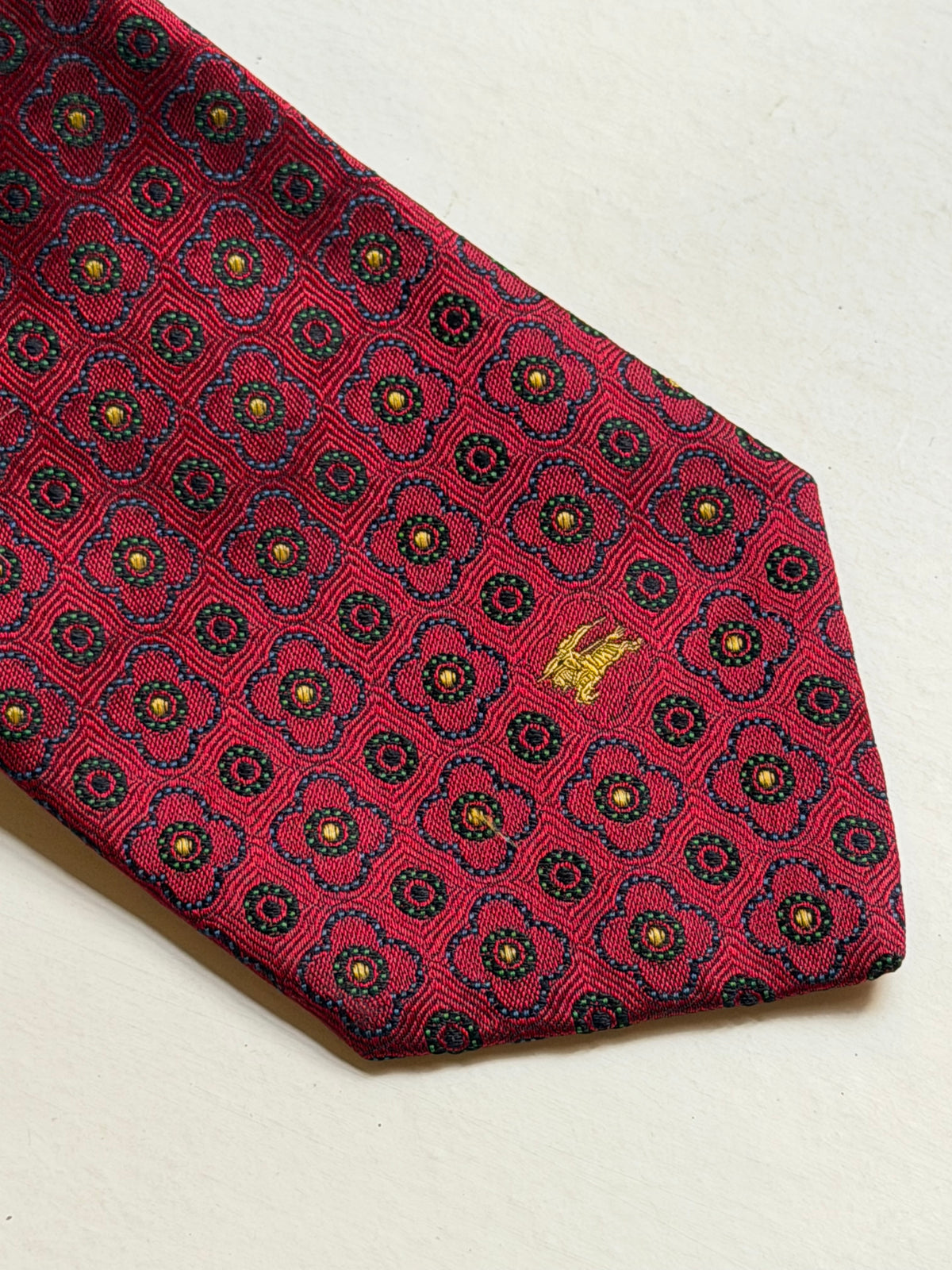 Burberry – Cravatta in seta rossa con motivo decorativo