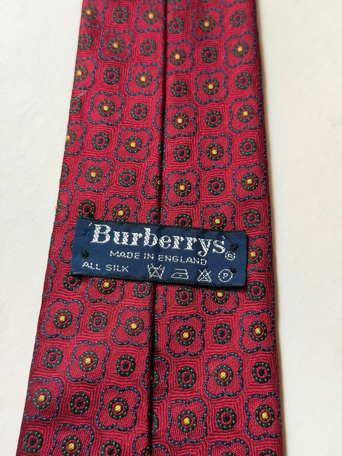 Burberry – Cravatta in seta rossa con motivo decorativo