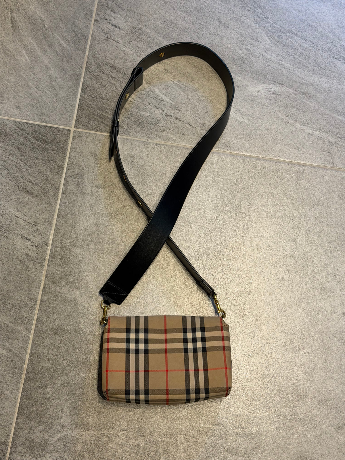 Burberry – Borsa a tracolla Vintage Check beige e nera