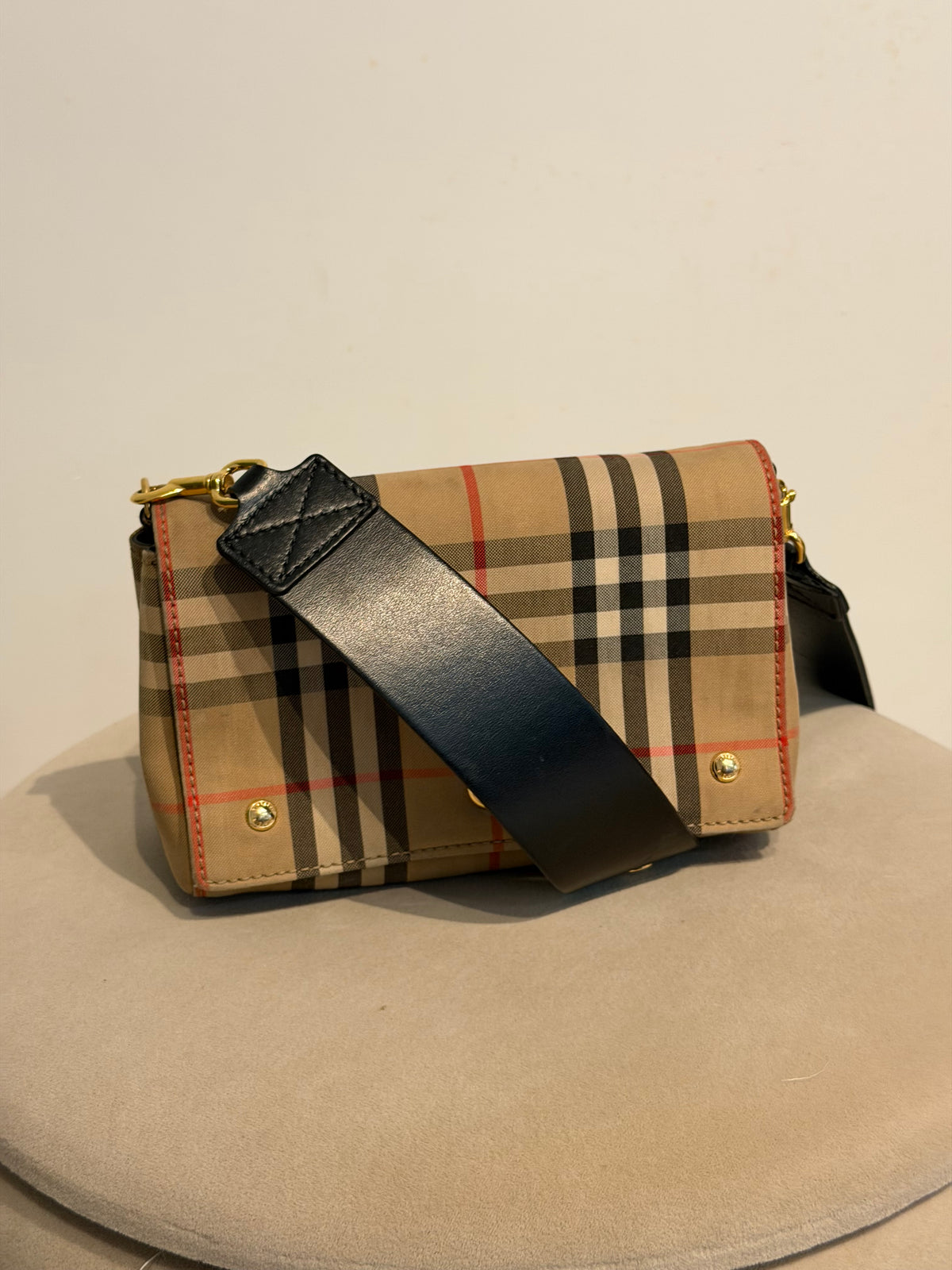 Burberry – Borsa a tracolla Vintage Check beige e nera