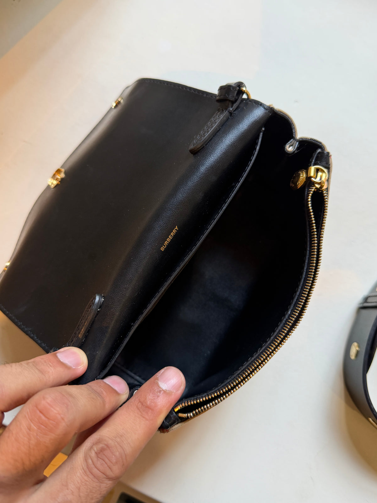 Burberry – Borsa a tracolla Vintage Check beige e nera