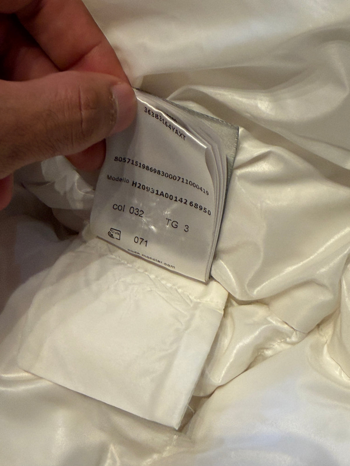 Moncler – Piumino donna bianco avorio con cappuccio