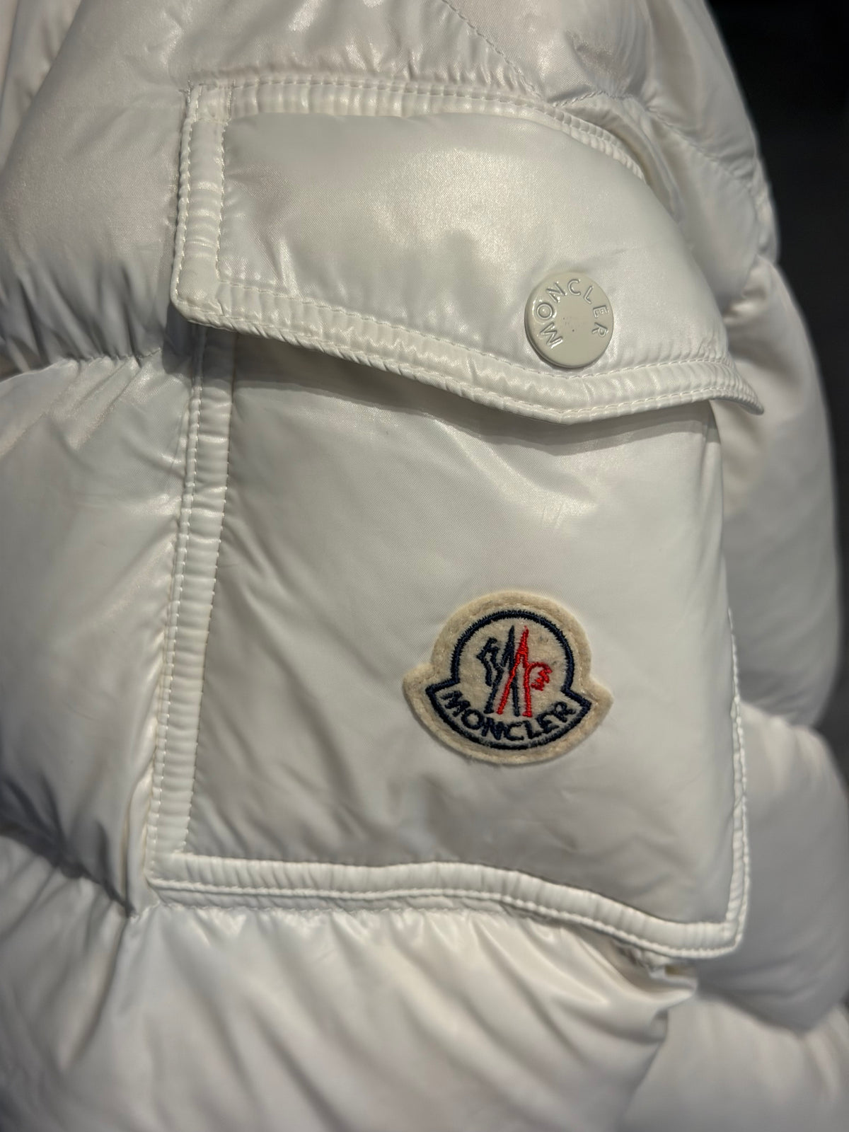 Moncler – Piumino donna bianco avorio con cappuccio