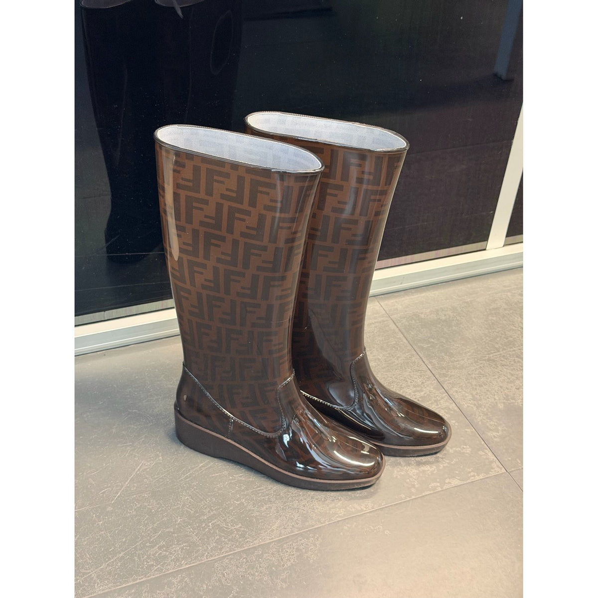 Fendi – Stivali da pioggia con motivo FF marrone