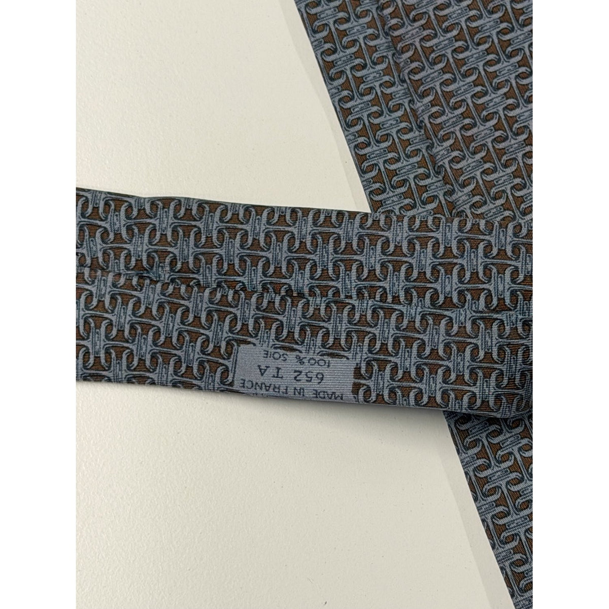 Hermès – Cravatta in seta blu con motivo H