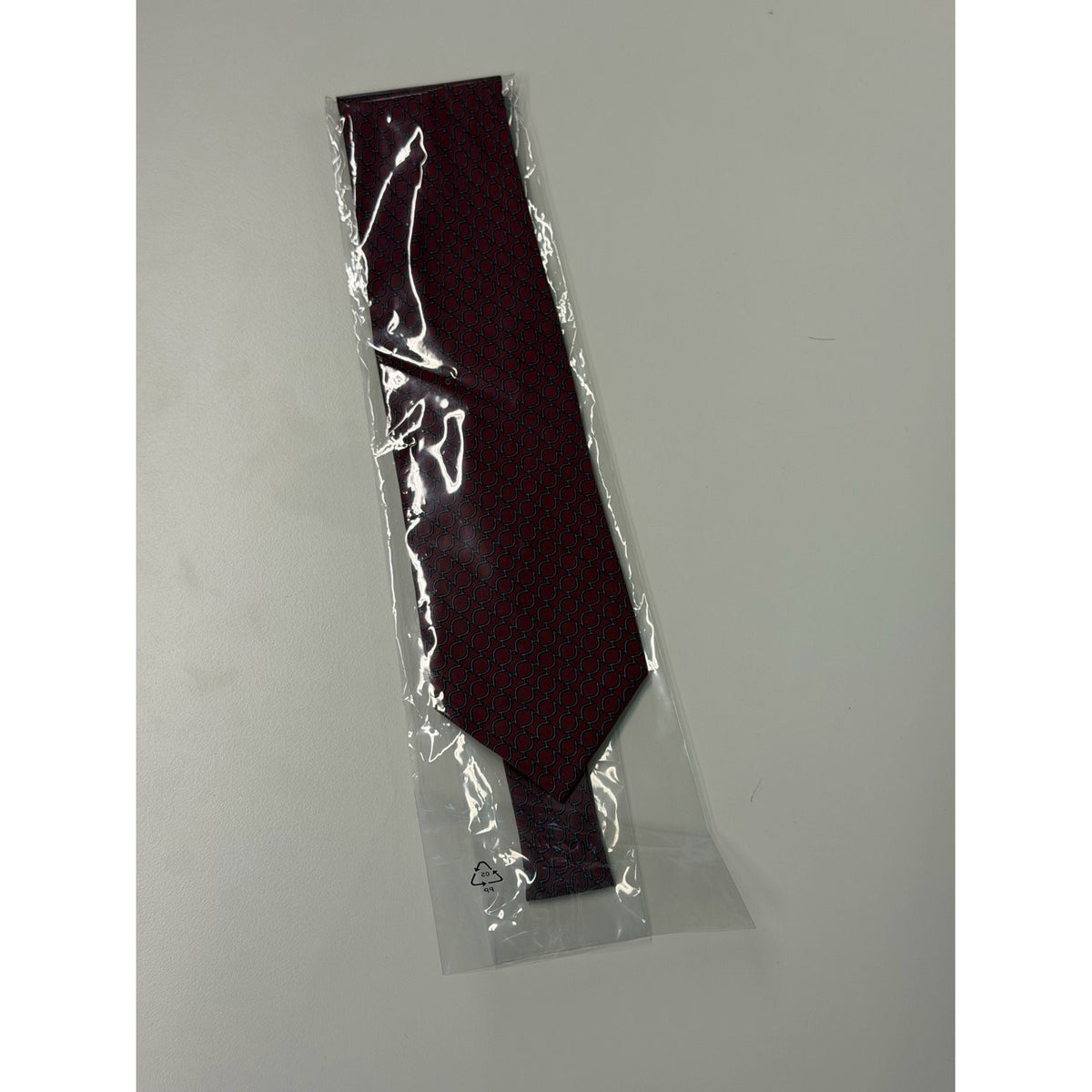 Hermès – Cravatta in seta bordeaux