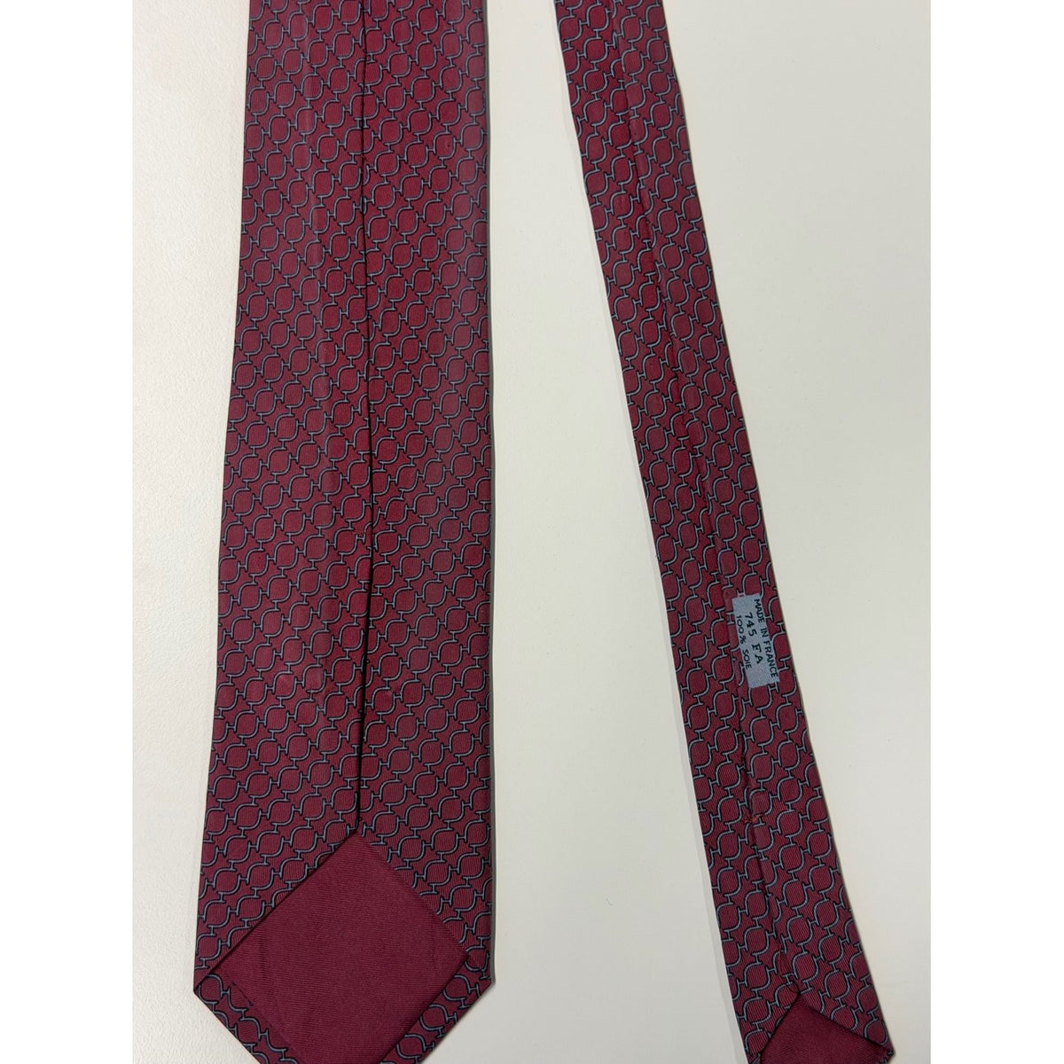 Hermès – Cravatta in seta bordeaux