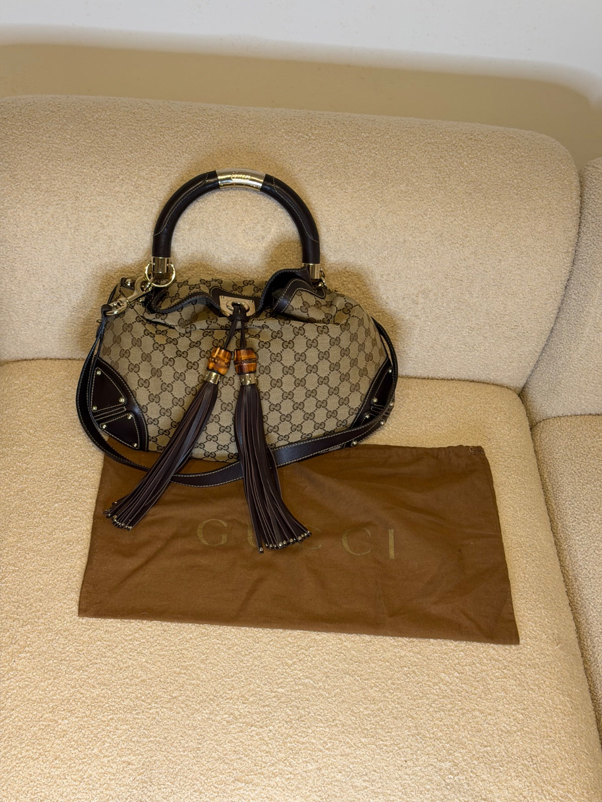 Gucci – Borsa a mano in tessuto GG con nappe