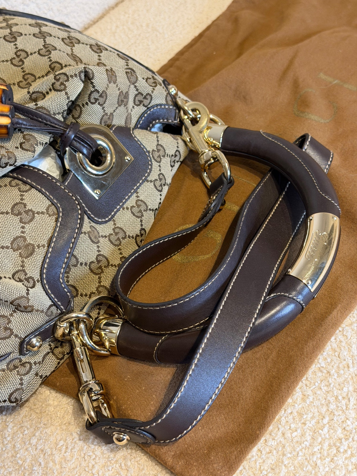 Gucci – Borsa a mano in tessuto GG con nappe