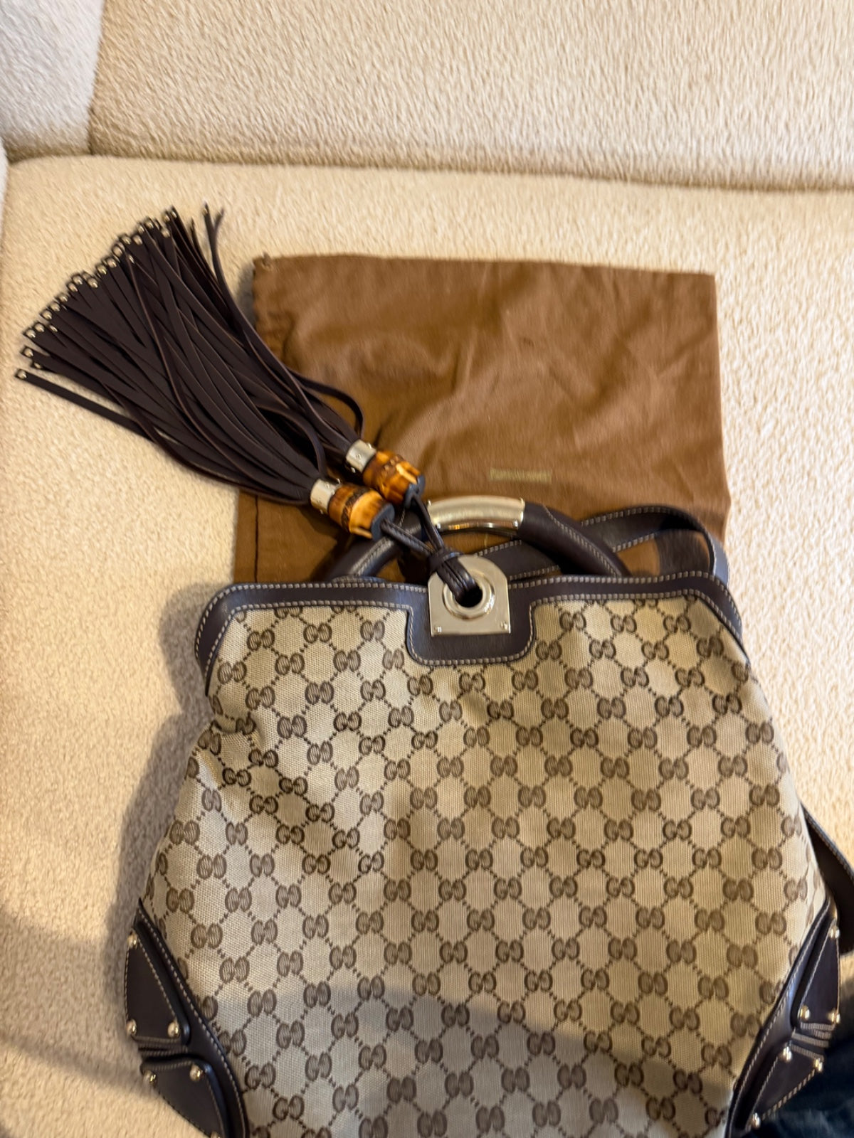 Gucci – Borsa a mano in tessuto GG con nappe