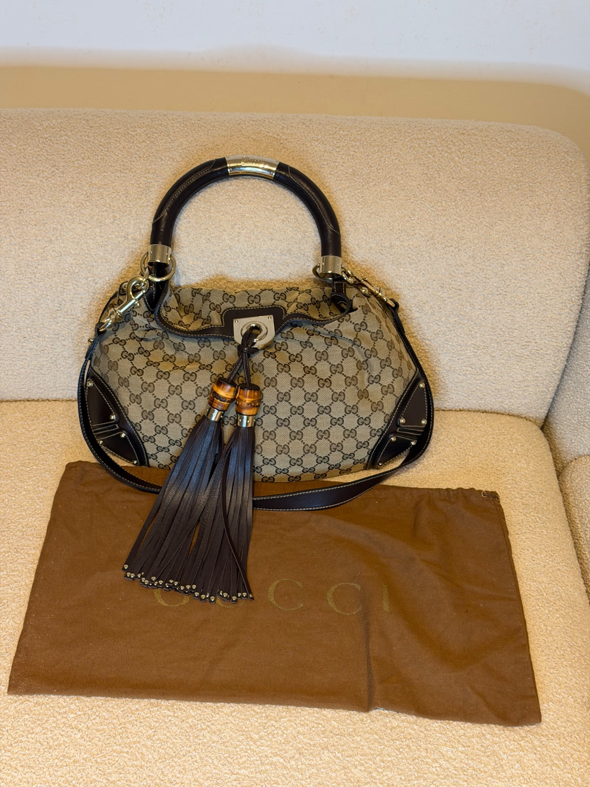 Gucci – Borsa a mano in tessuto GG con nappe