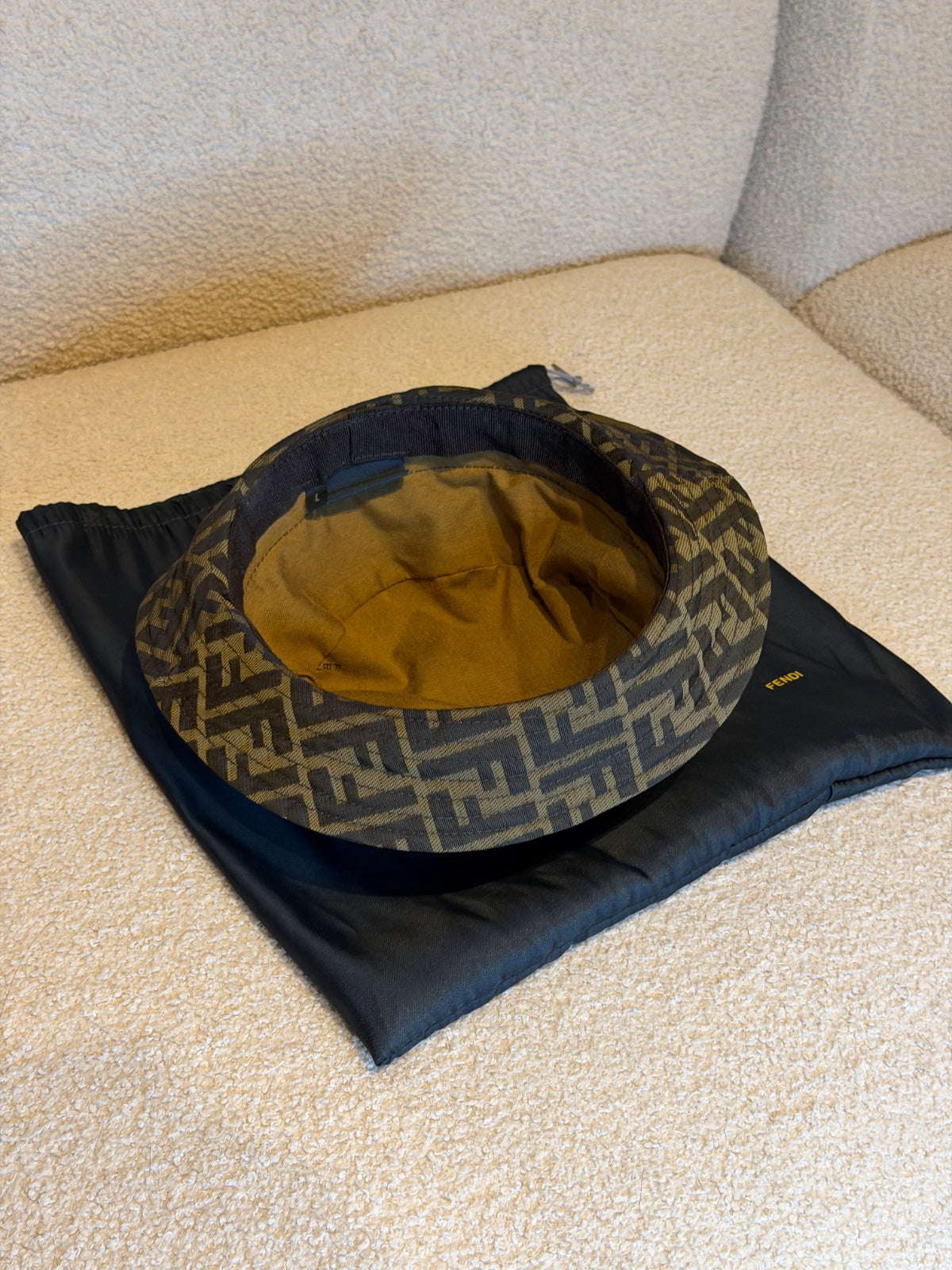 Fendi – Cappello a tesa corta con motivo FF