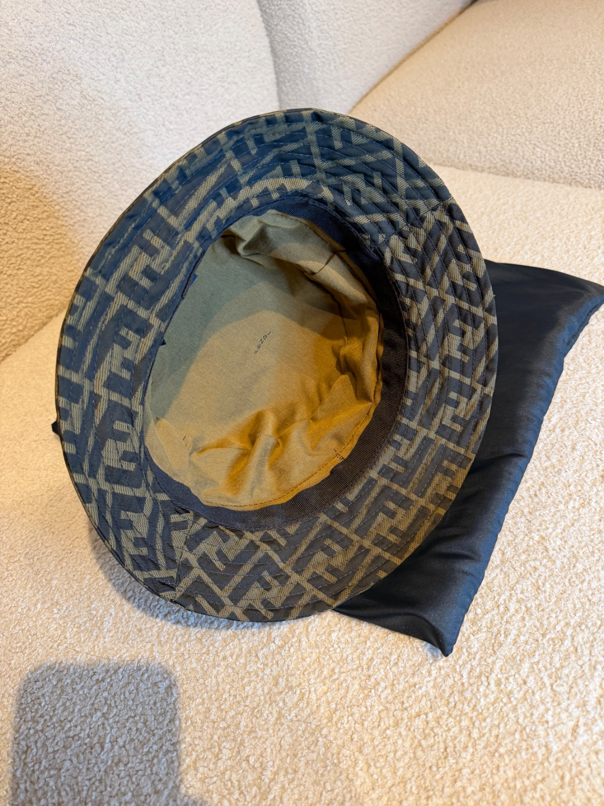 Fendi – Cappello a tesa corta con motivo FF